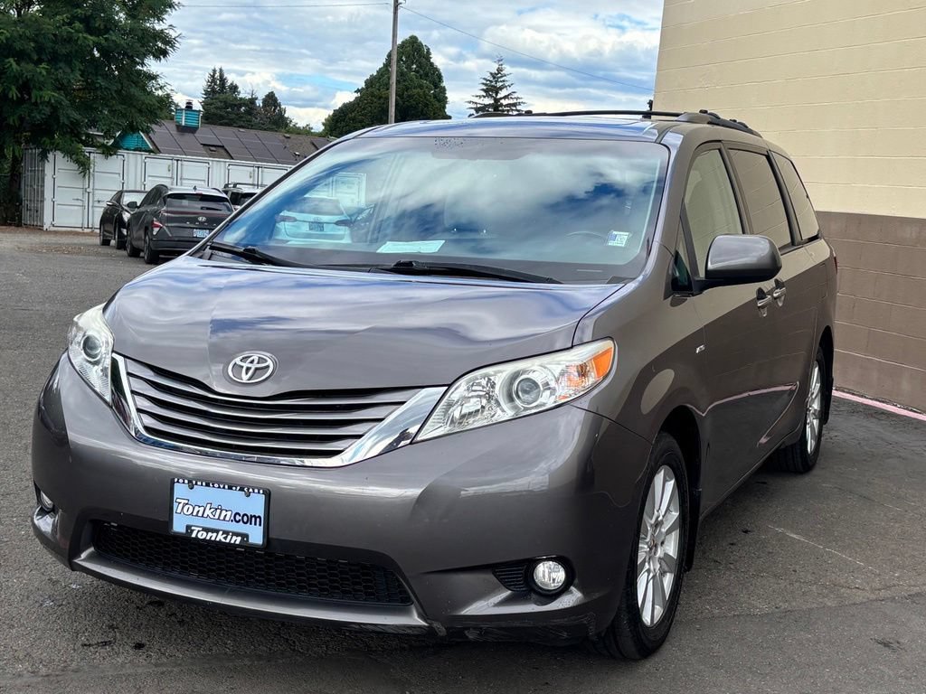 Used 2017 Toyota Sienna XLE w/ XLE Navigation Package AWD/4WD image 13