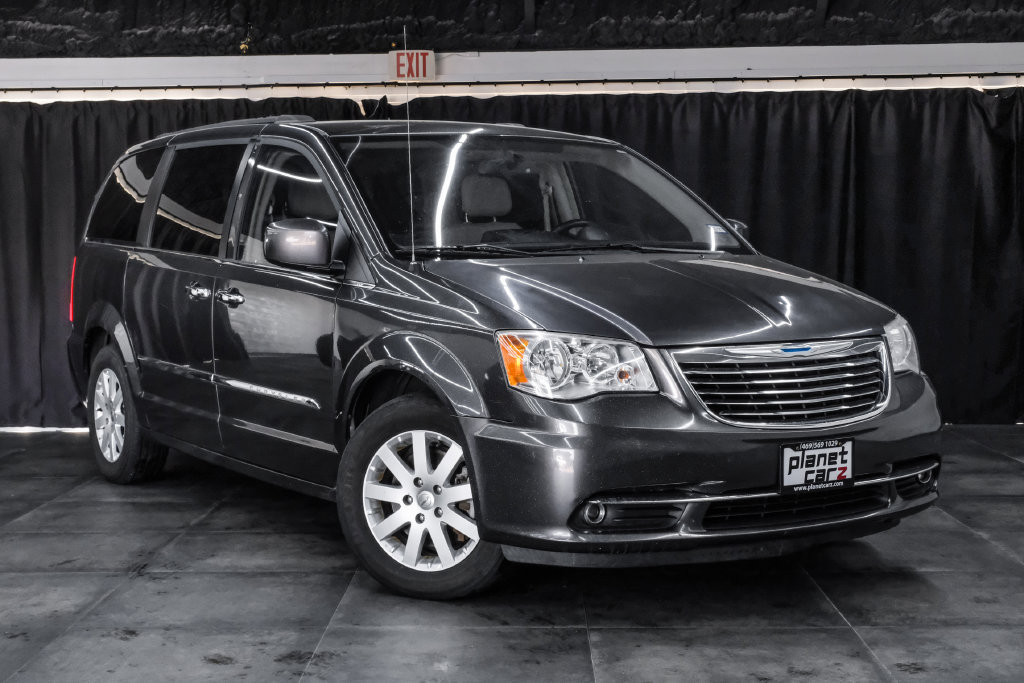 Used 2015 Chrysler Town & Country Touring w/ Driver Convenience Group FWD image 6