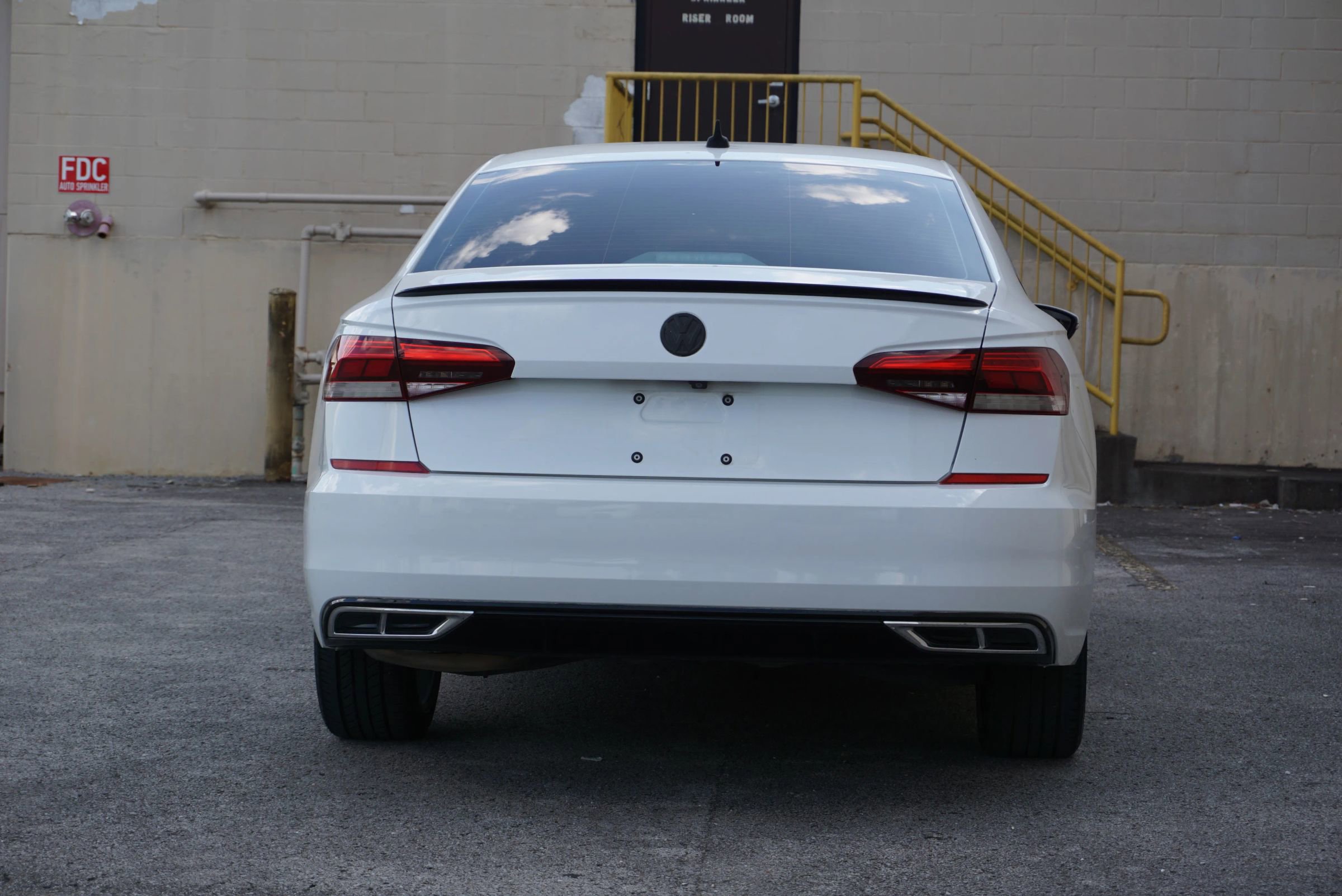 Used 2020 Volkswagen Passat 2.0T R-Line image 6