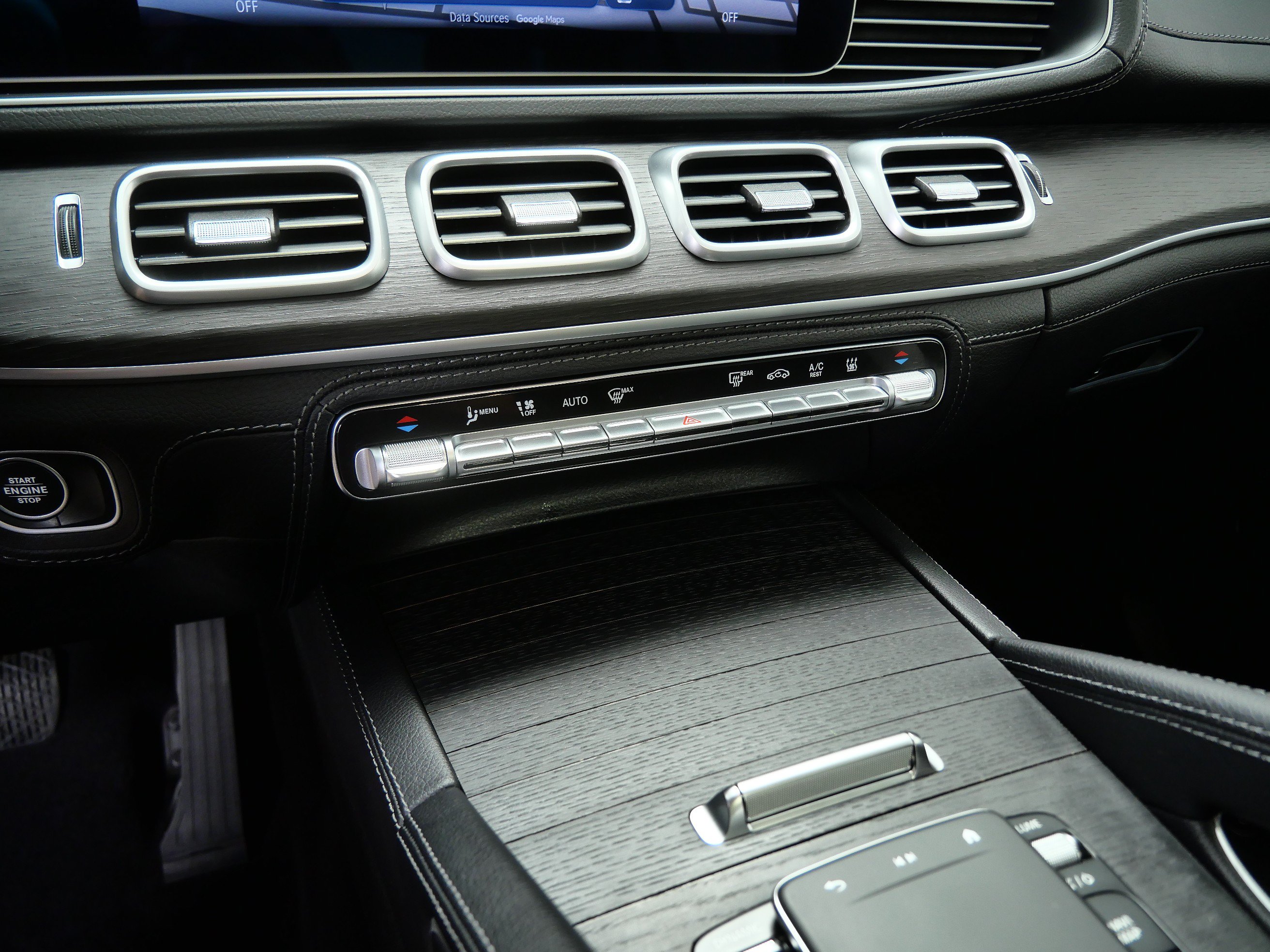 Certified 2025 Mercedes-Benz GLE 450e 4MATIC w/ Winter Package image 21