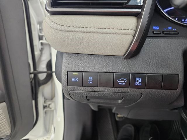 Used 2020 Toyota Camry SE image 14