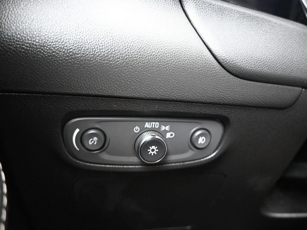 Used 2021 Buick Encore GX Select w/ Sport Touring Package FWD image 25