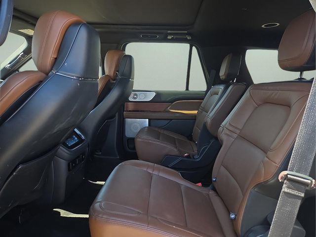 Used 2022 Lincoln Navigator Reserve image 16
