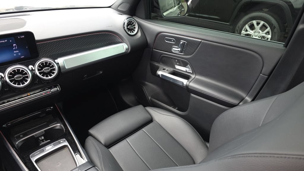 Used 2024 Mercedes-Benz GLB 250 image 29