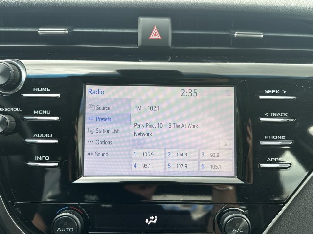 Used 2018 Toyota Camry SE FWD image 15