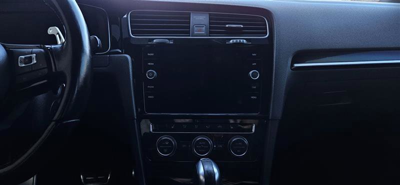 Used 2018 Volkswagen Golf R 4-Door image 13