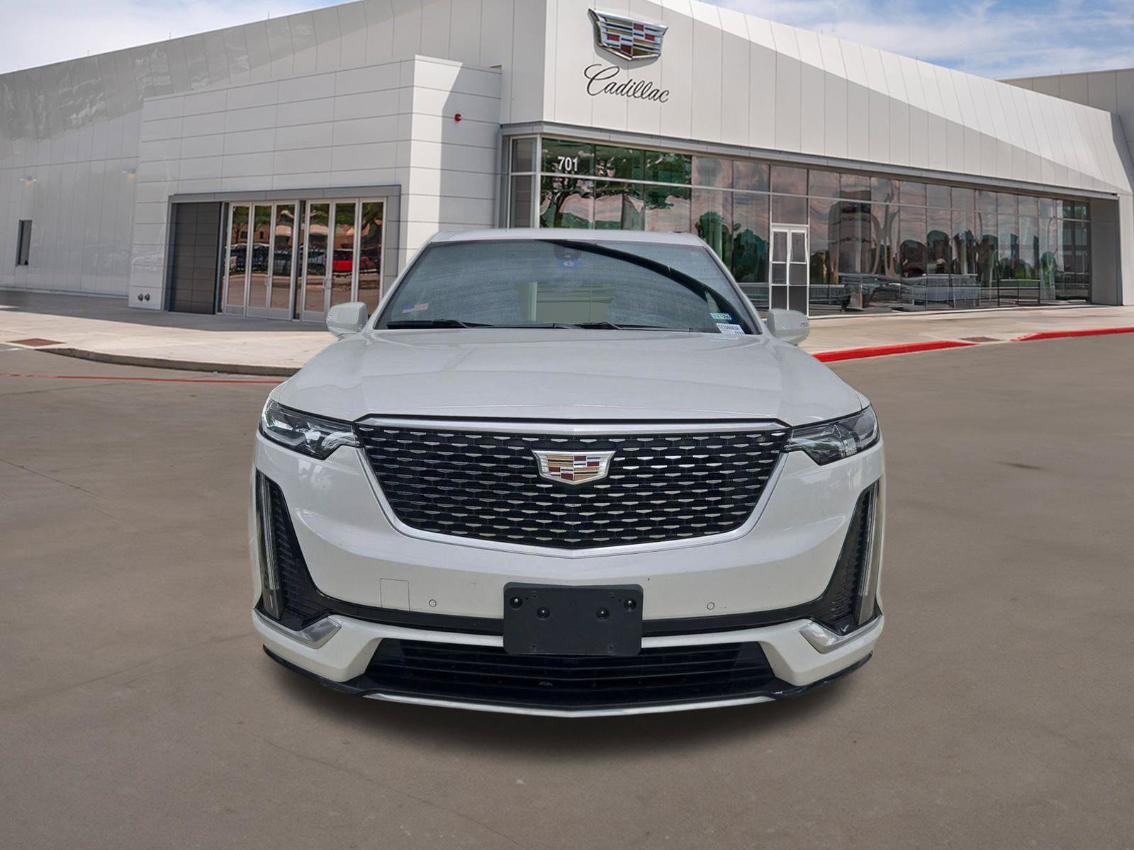 Used 2023 Cadillac XT6 Luxury FWD image 2