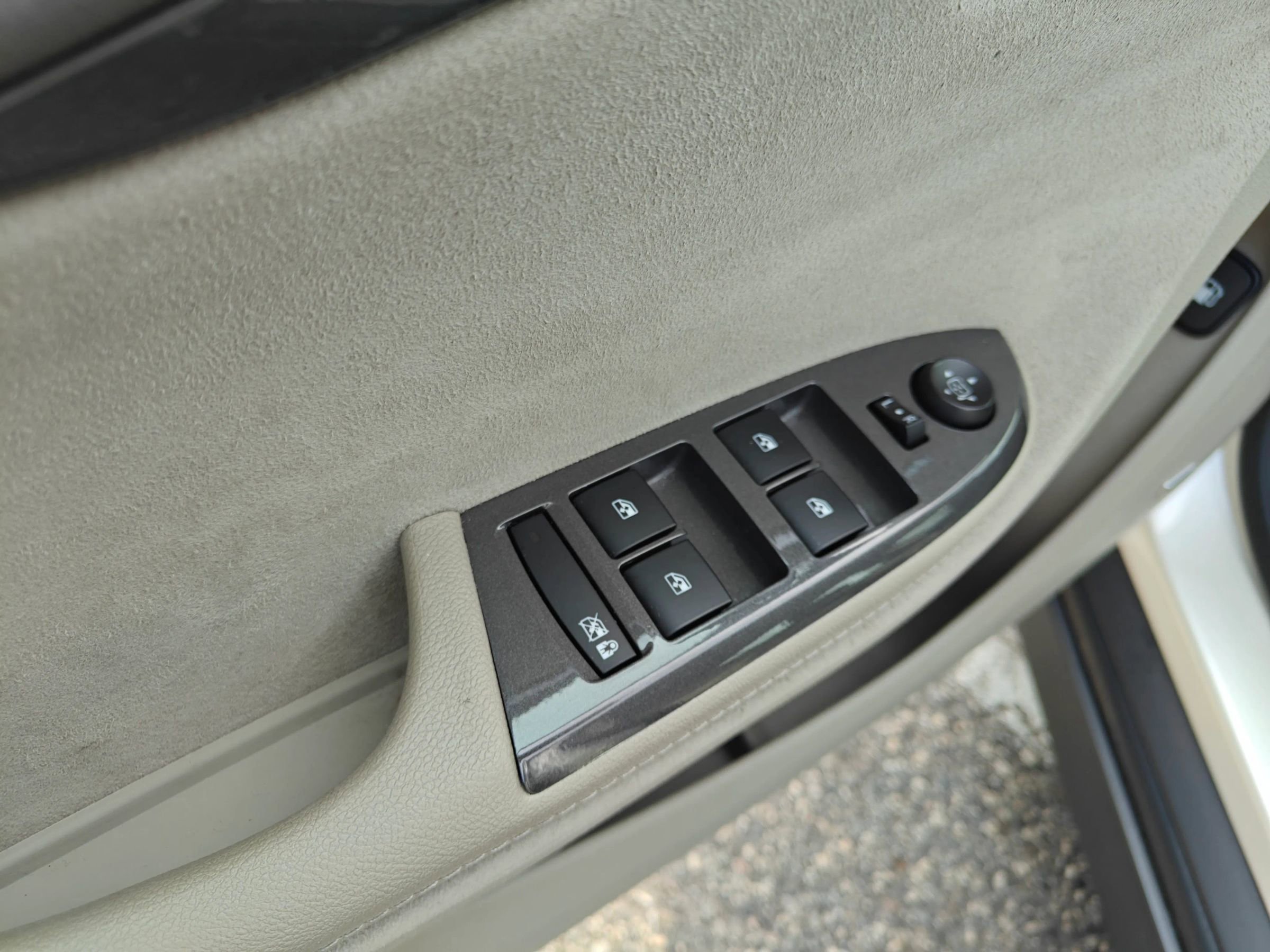 Used 2014 Chevrolet Volt Premium w/ Premium Trim Package FWD image 13