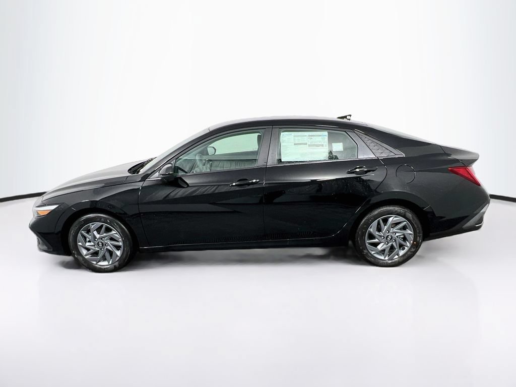 New 2026 Hyundai Elantra Hybrid FWD image 4