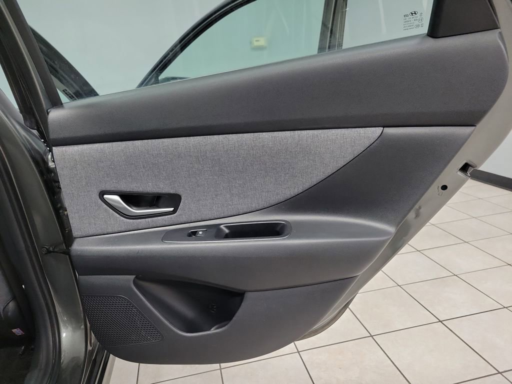 Used 2024 Hyundai Elantra Limited image 16