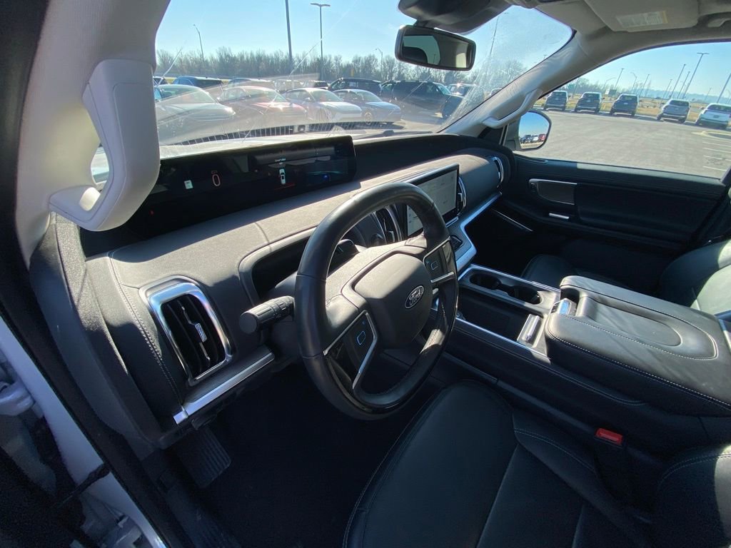 Used 2025 Ford Expedition Platinum image 9