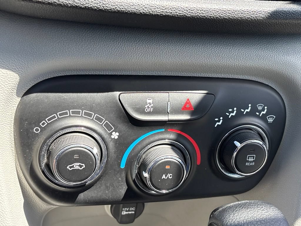 Used 2013 Dodge Dart SXT w/ Popular Equipment Group FWD image 15