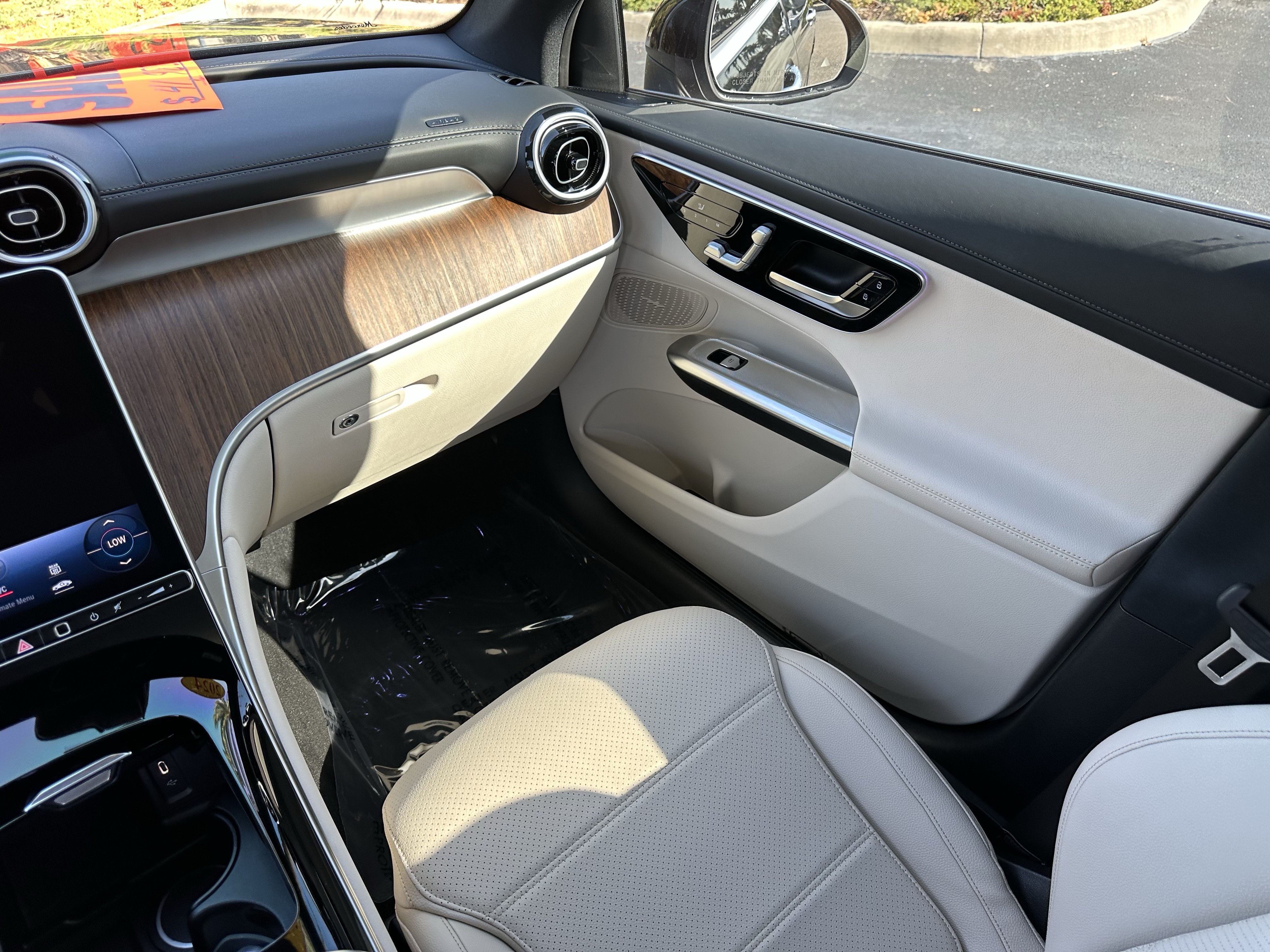 Used 2024 Mercedes-Benz GLC 300 4MATIC image 16