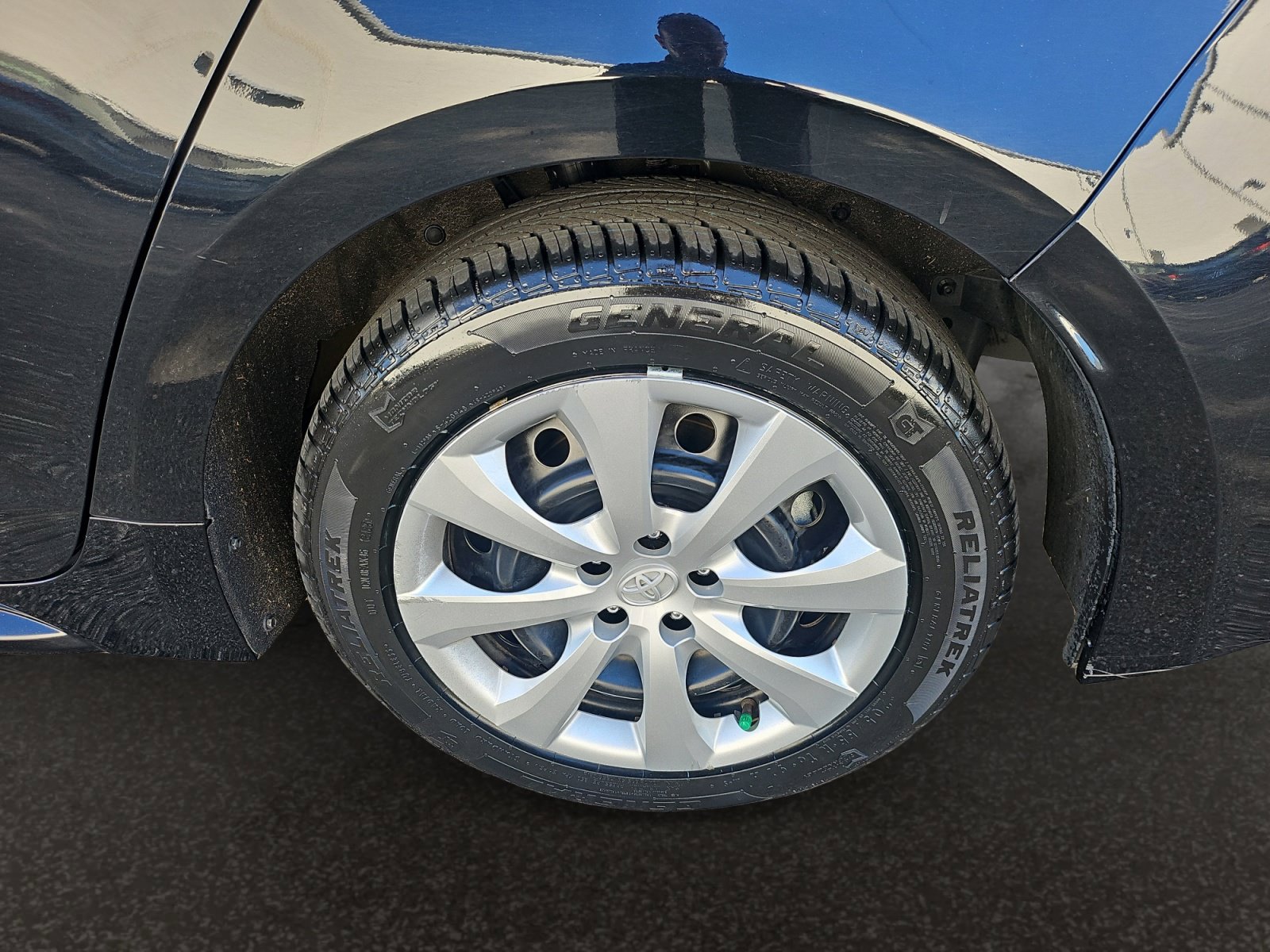 Used 2023 Toyota Corolla LE FWD image 46
