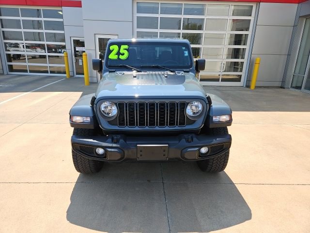 Used 2025 Jeep Gladiator Sport image 8