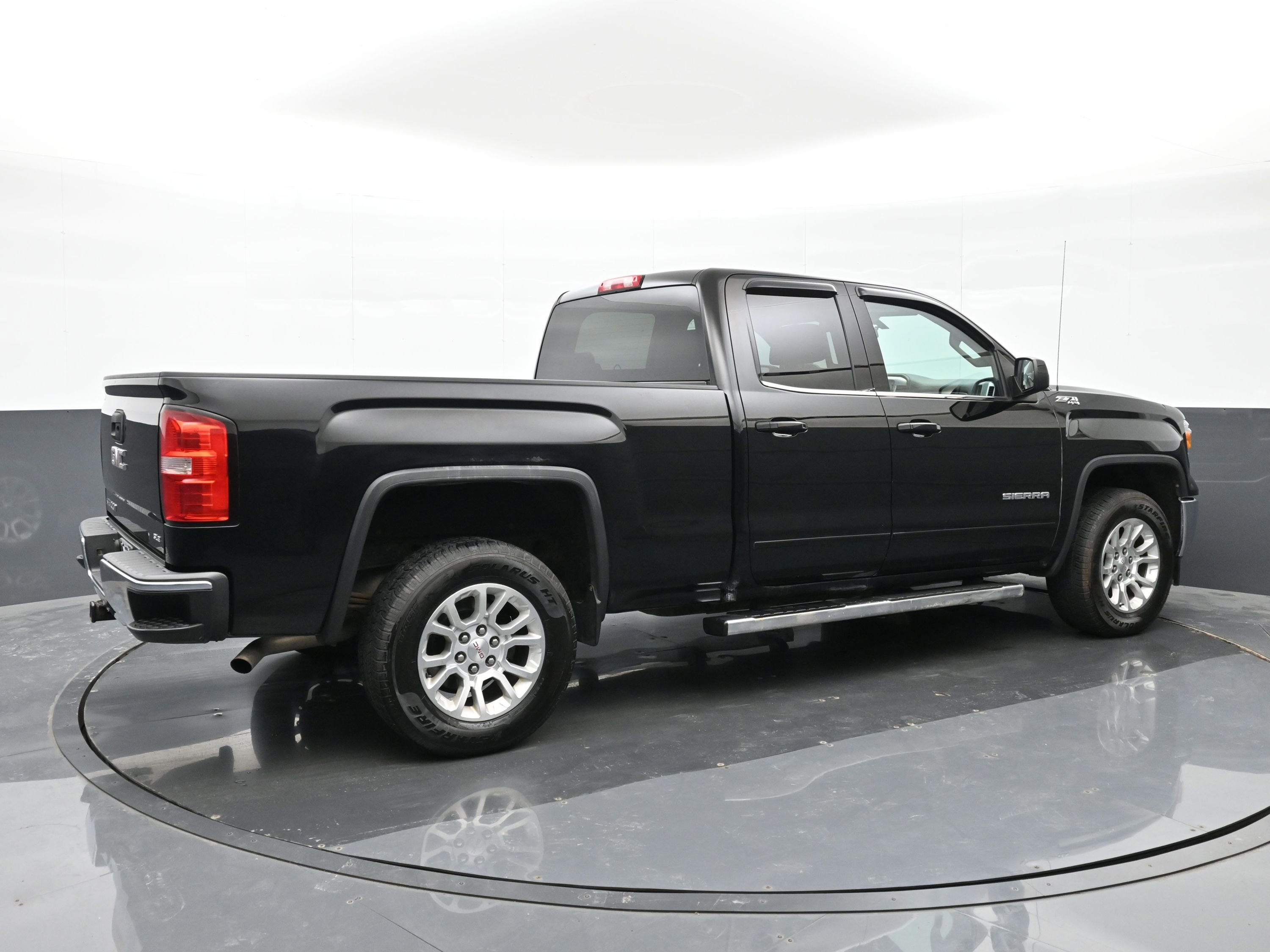 Used 2015 GMC Sierra 1500 SLE w/ SLE Value Package AWD/4WD image 4