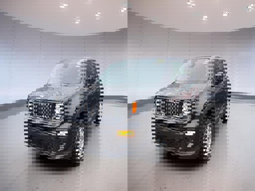 Used 2023 Jeep Renegade Latitude image 2