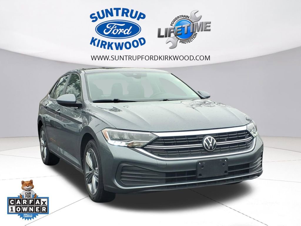 Used 2024 Volkswagen Jetta SE image 1
