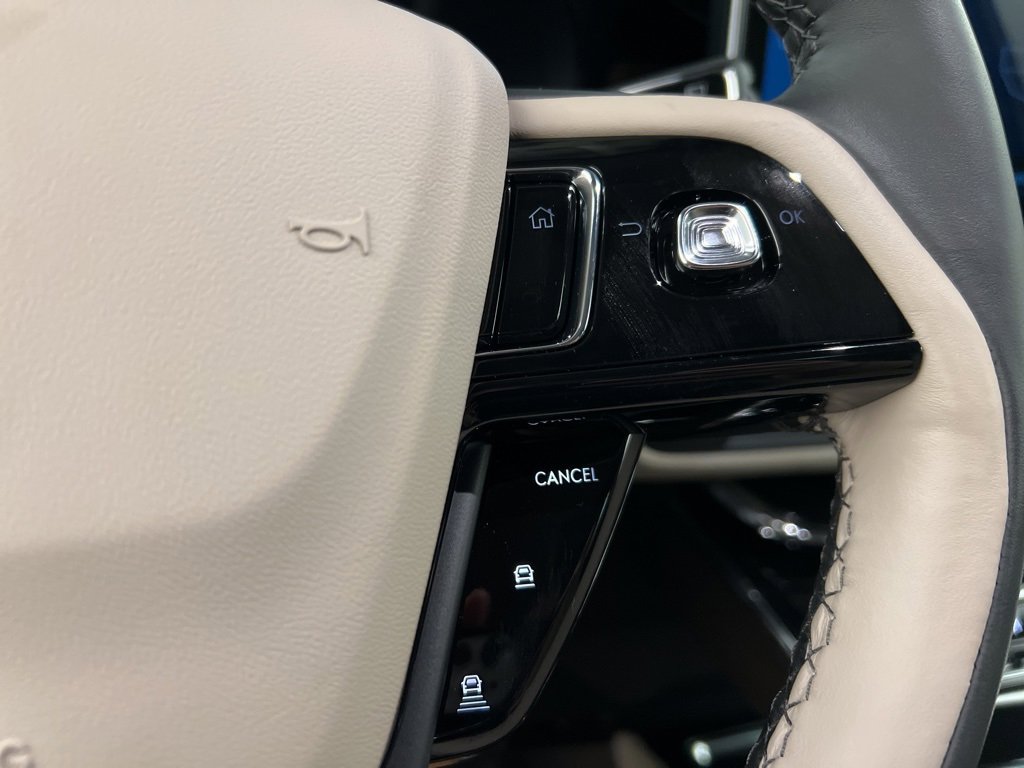 Used 2025 Lincoln Corsair Grand Touring w/ Equipment Group 302A image 18