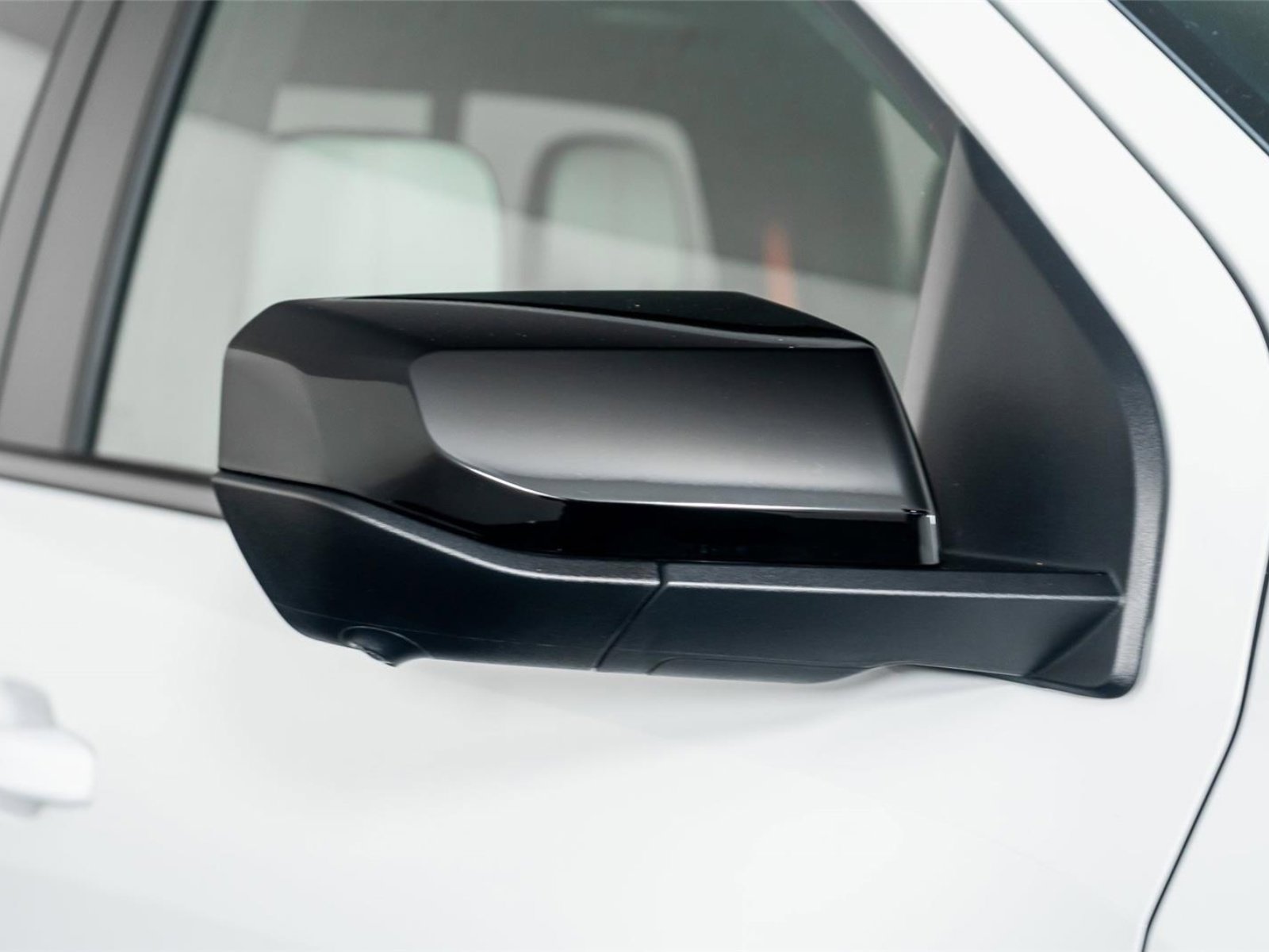 Used 2025 GMC Canyon AT4 w/ AT4X Package image 25