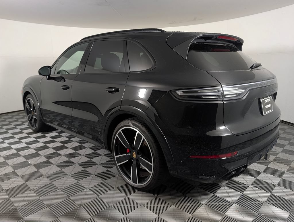 Used 2023 Porsche Cayenne GTS AWD/4WD image 3