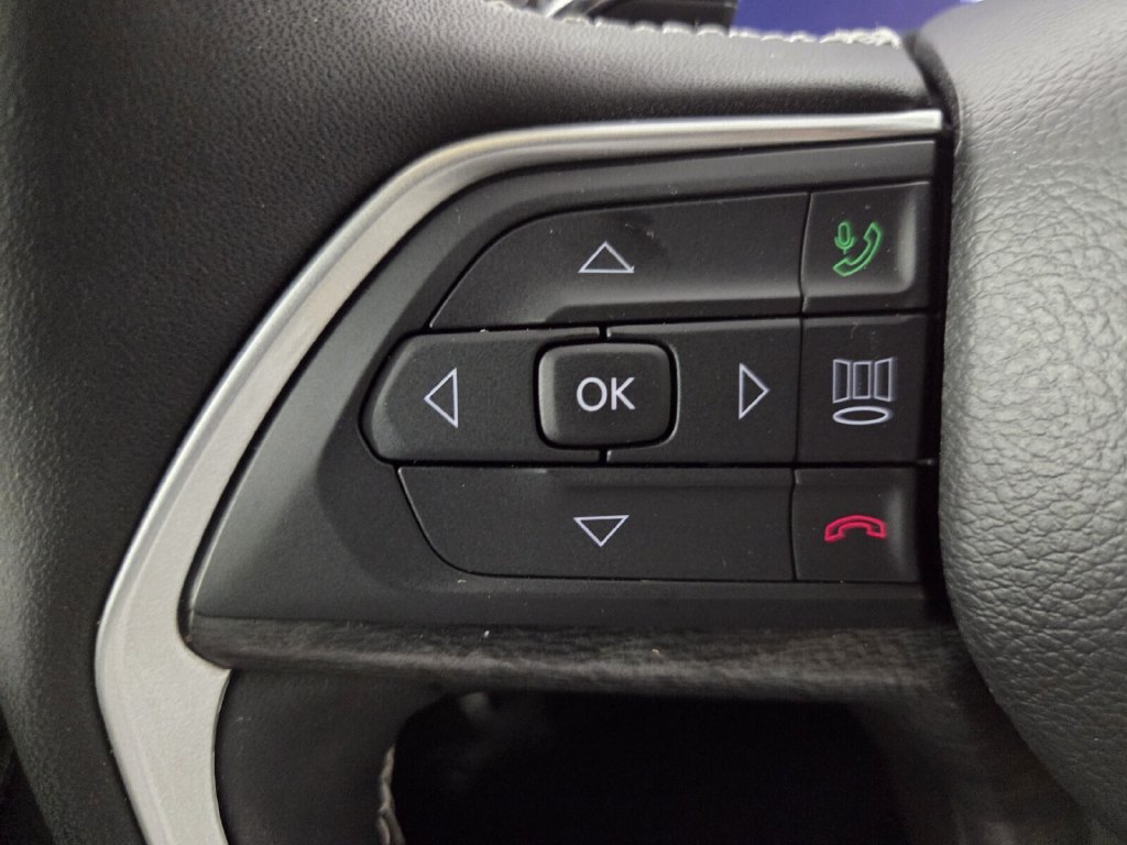 Used 2025 Jeep Grand Cherokee Limited w/ Black Appearance Package RWD image 17
