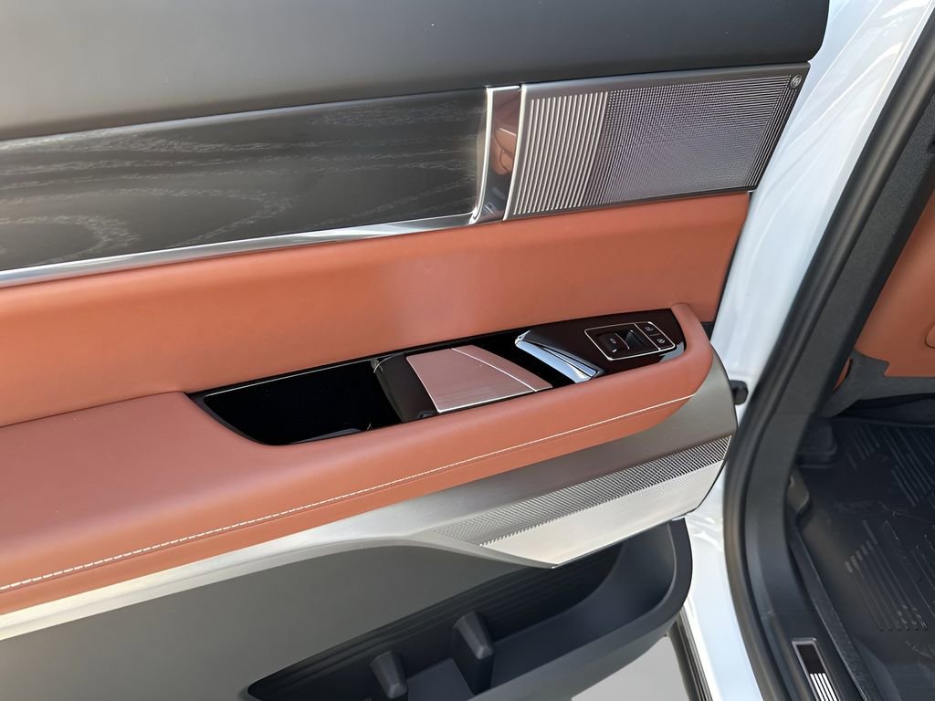 New 2026 Cadillac Vistiq Platinum w/ LPO, Floor Liner Package image 19