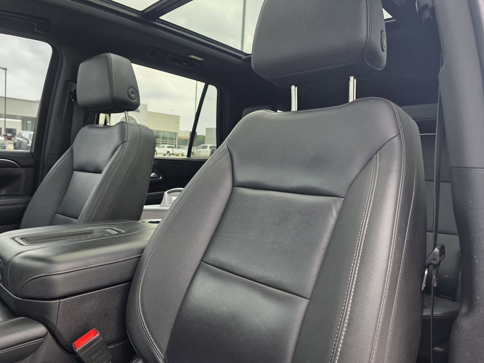 Used 2024 Chevrolet Tahoe Z71 w/ Luxury Package AWD/4WD image 18