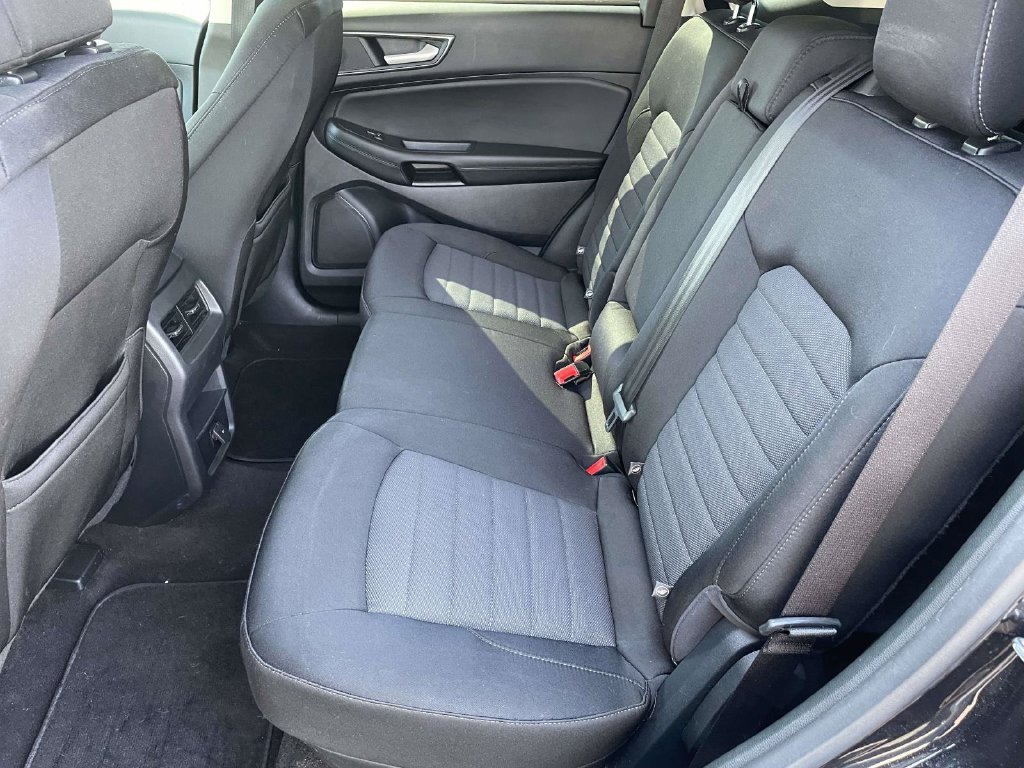 Used 2020 Ford Edge SE FWD image 12