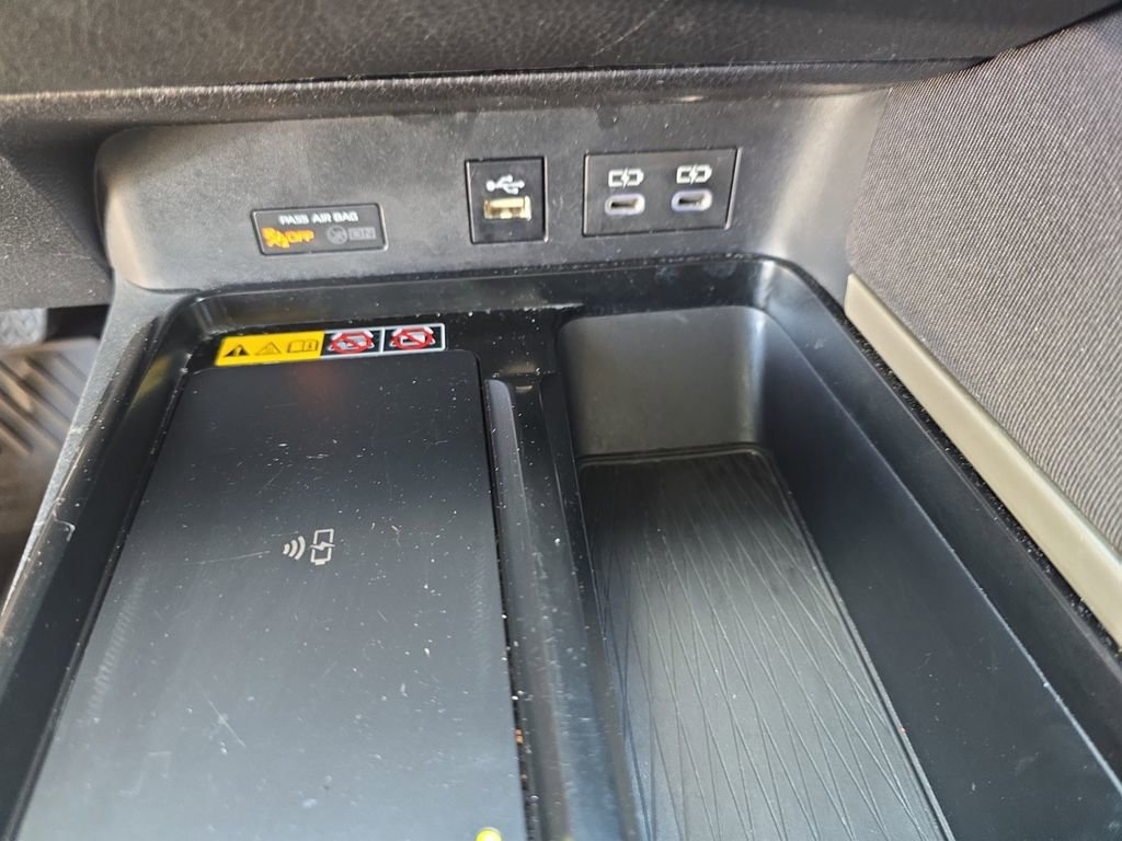 Used 2025 Toyota Camry SE FWD image 25