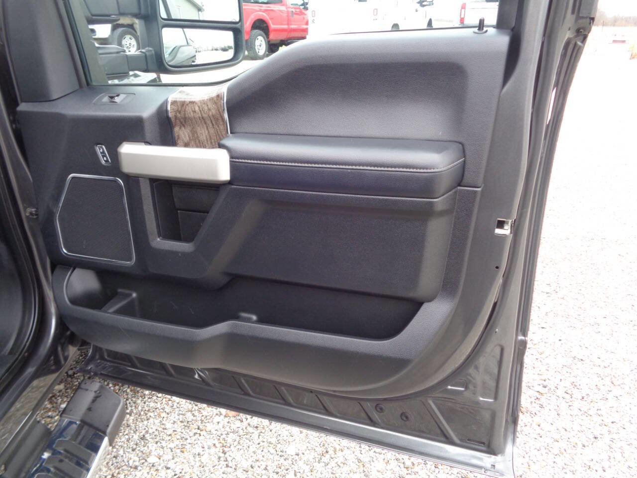 Used 2017 Ford F250 Lariat w/ Chrome Package image 49