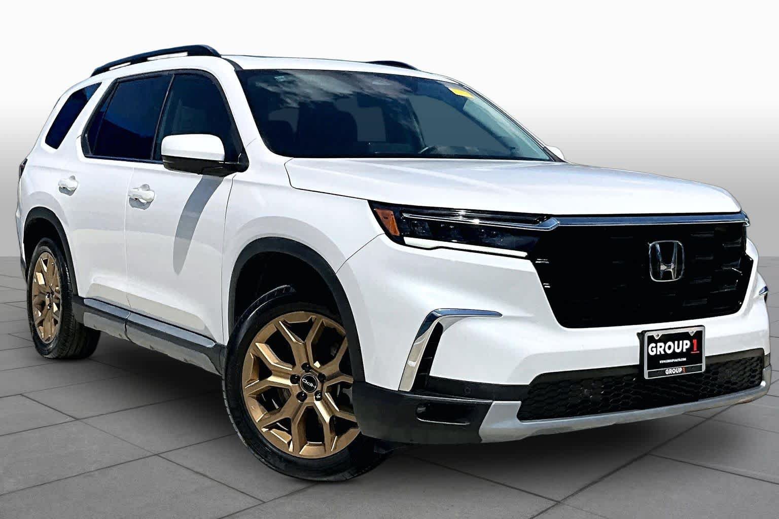 Used 2024 Honda Pilot Touring image 3