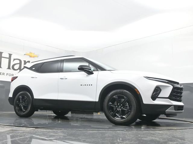 New 2025 Chevrolet Blazer LT w/ Midnight/Sport Edition image 2