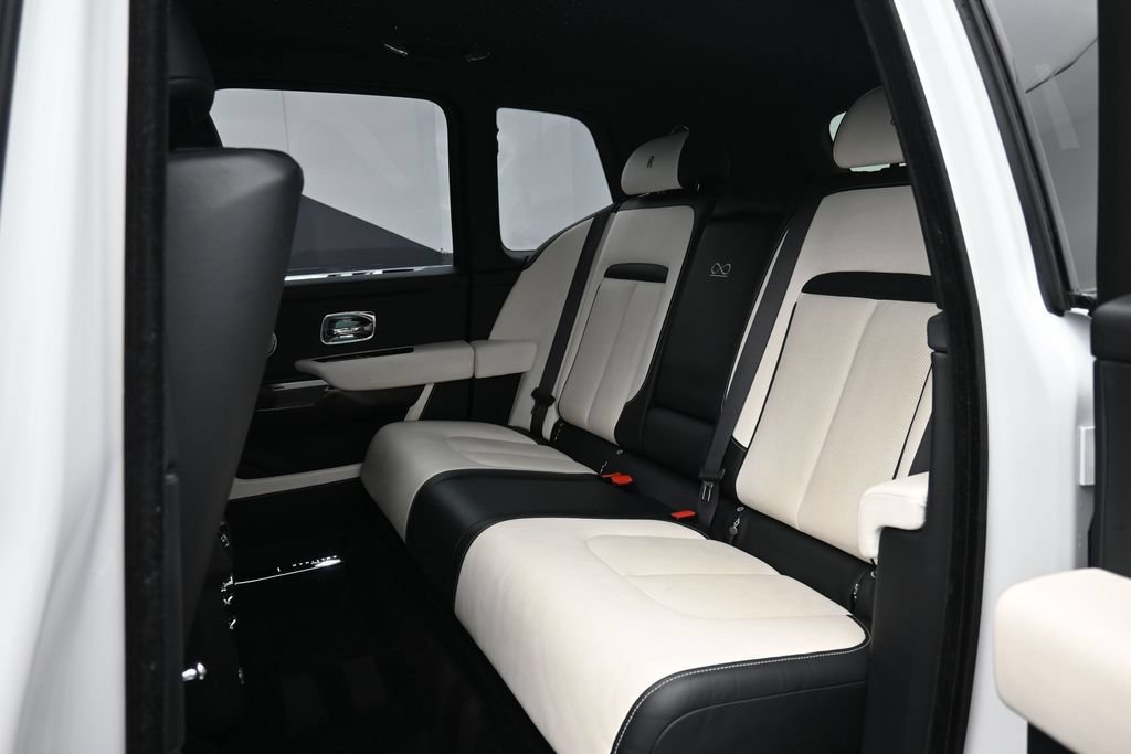 Used 2021 Rolls-Royce Cullinan Black Badge AWD/4WD image 24