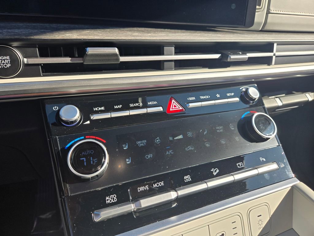 Used 2025 Hyundai Santa Fe Limited image 14