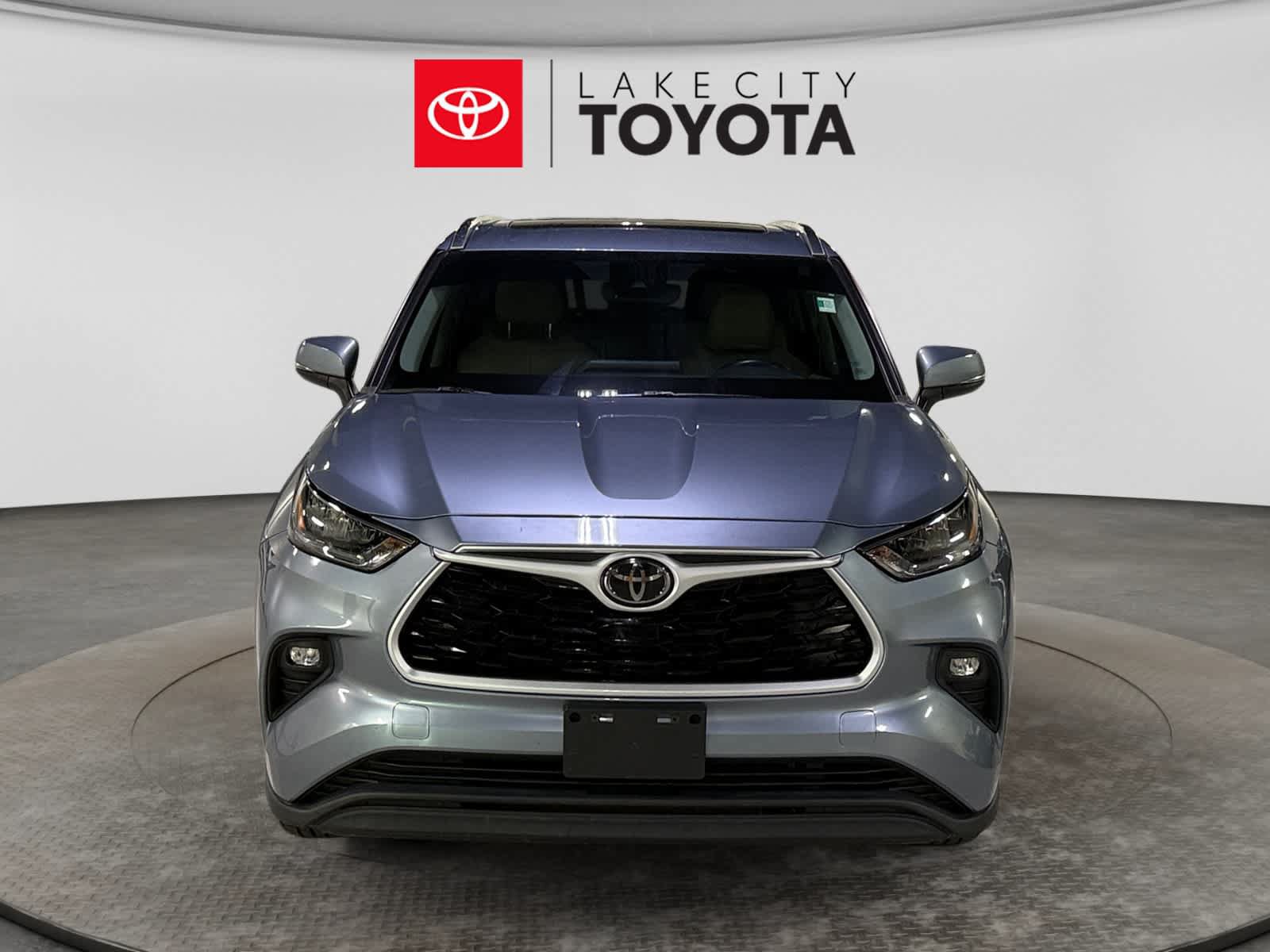 Used 2020 Toyota Highlander XLE FWD image 14