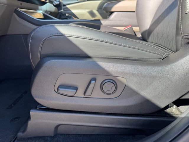 Used 2025 Kia Carnival FWD image 17