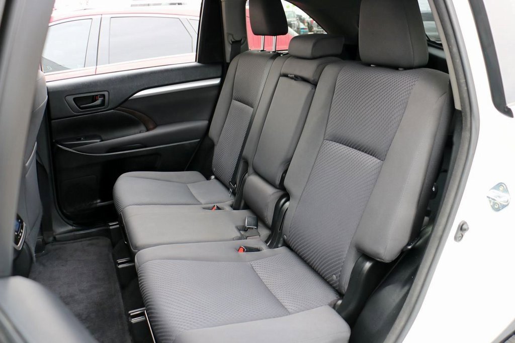 Used 2015 Toyota Highlander LE image 16