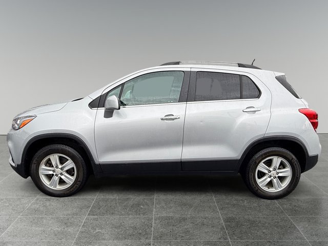Certified 2020 Chevrolet Trax LT w/ LT Convenience Package AWD/4WD image 2