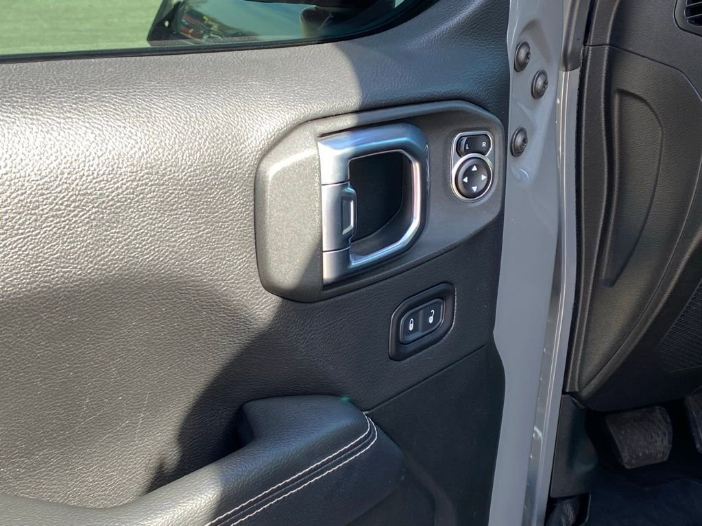 Used 2020 Jeep Wrangler Unlimited Sahara image 11