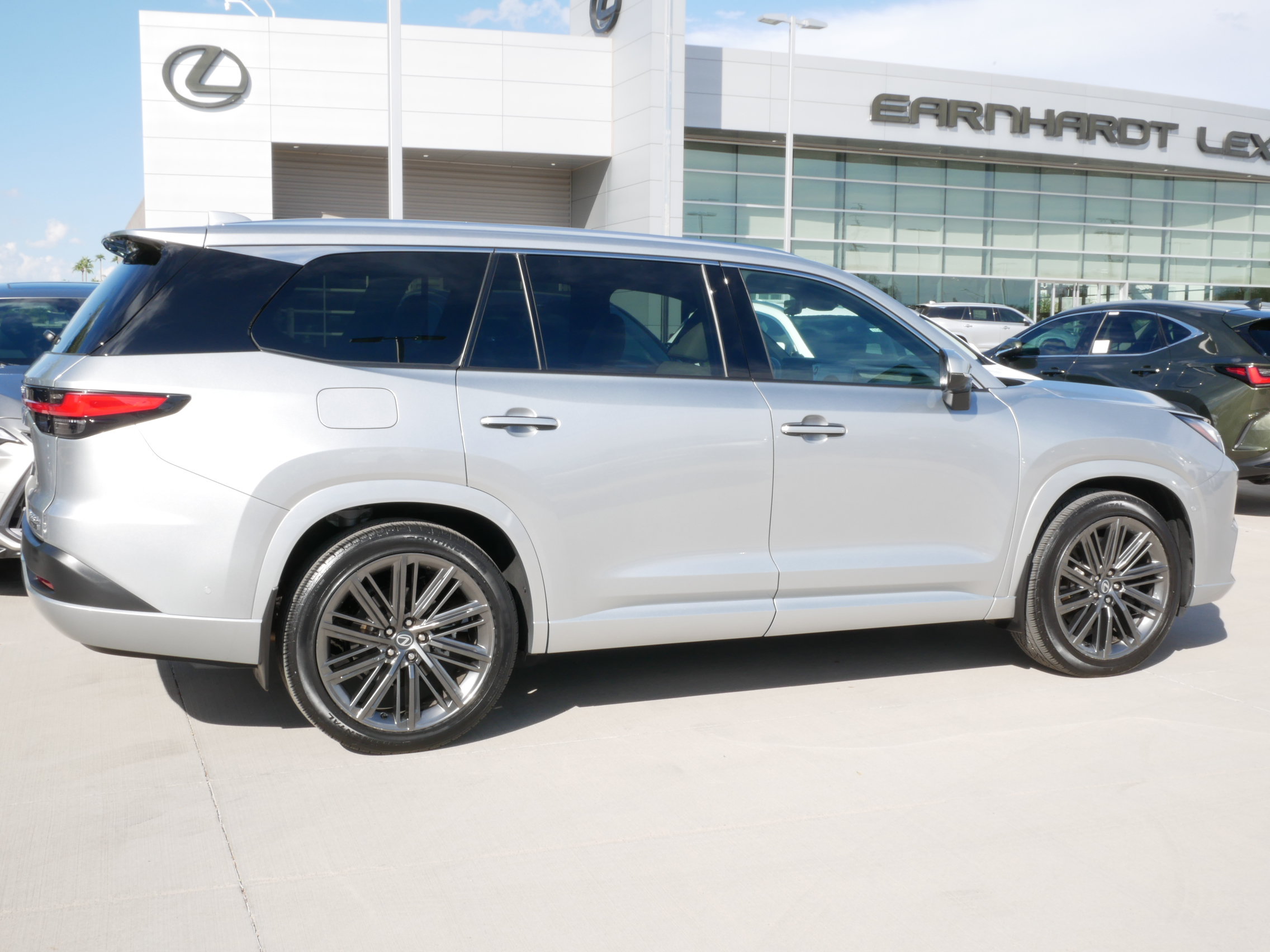 Certified 2026 Lexus TX 550h AWD Plug-In Hybrid w/ Technology Package image 11