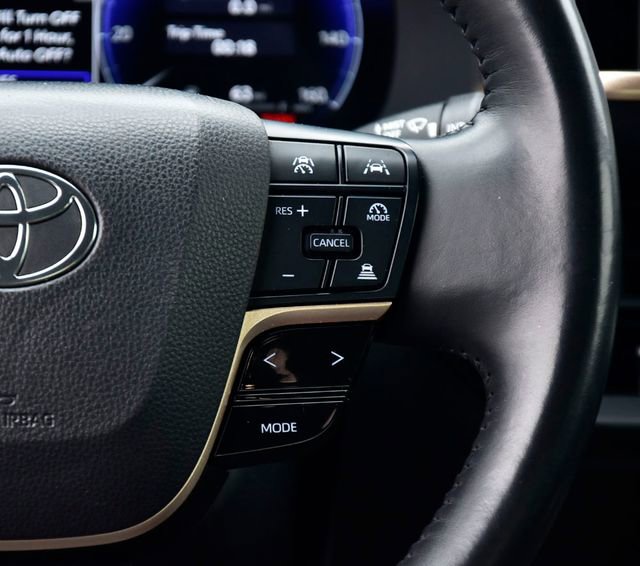 Certified 2023 Toyota Crown AWD/4WD image 17