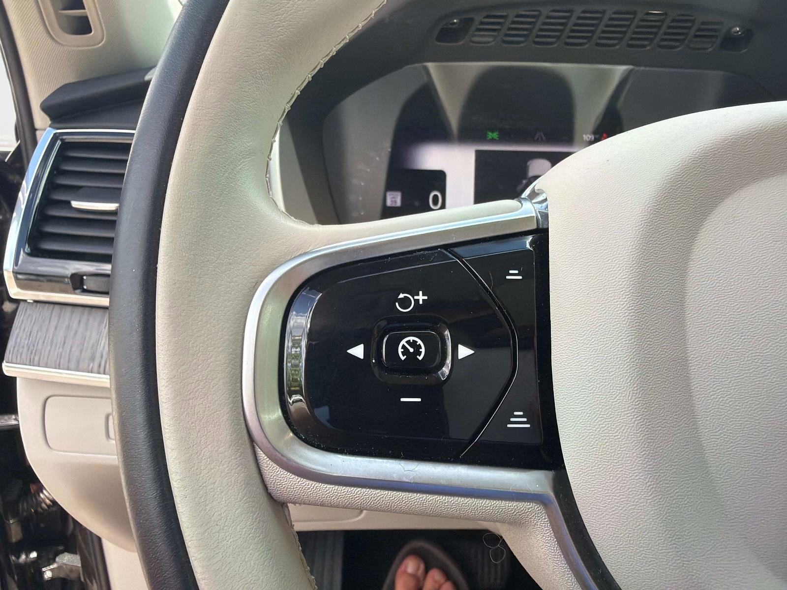 Certified 2023 Volvo XC90 B6 Plus AWD/4WD image 29