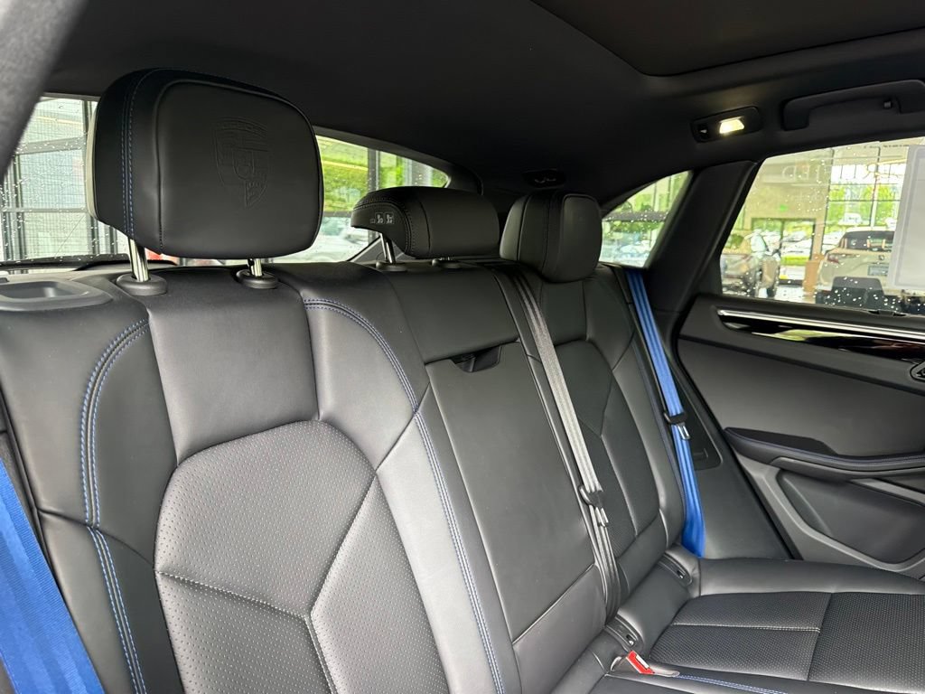 Used 2025 Porsche Macan Turbo AWD/4WD image 31