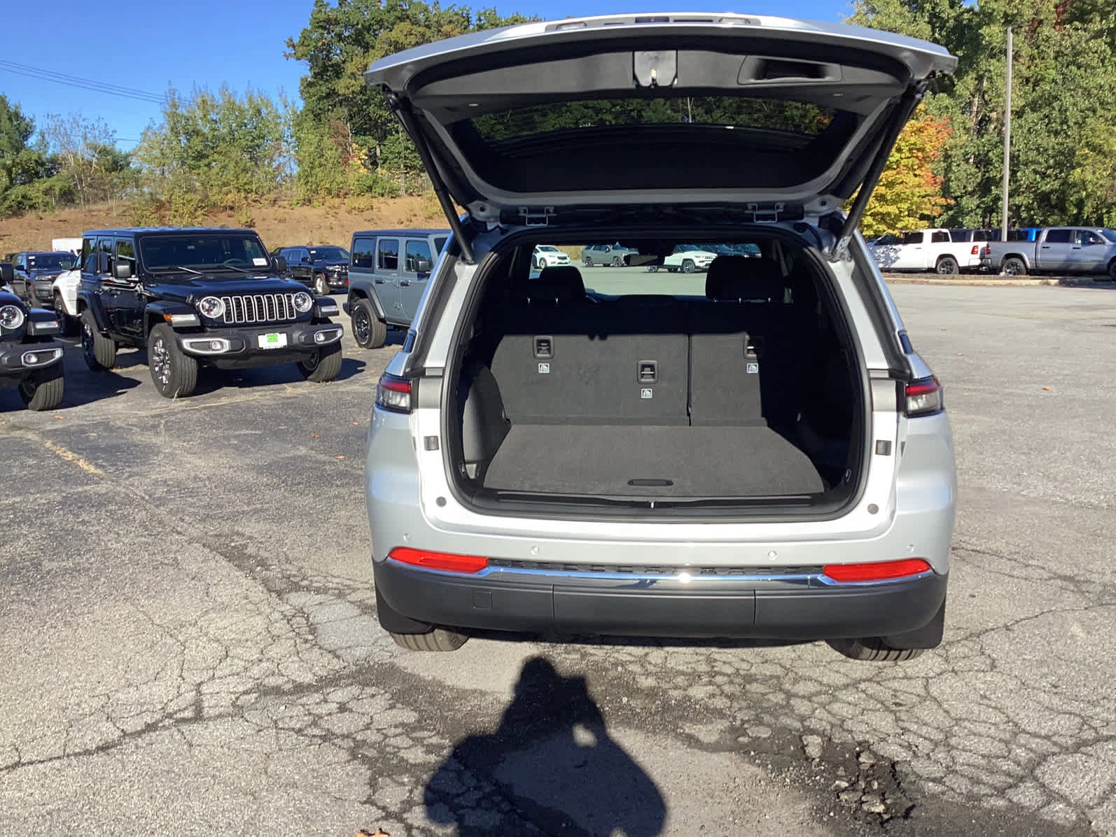 New 2025 Jeep Grand Cherokee Laredo X w/ Luxury Tech Group I image 10