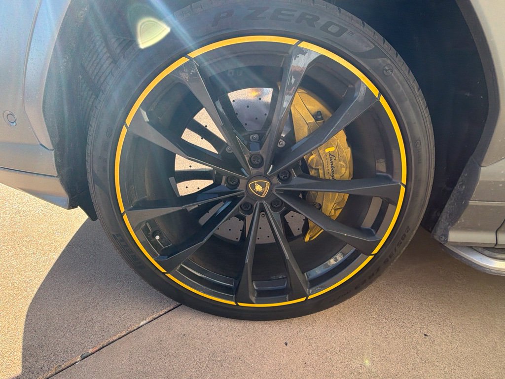 Used 2022 Lamborghini Urus AWD/4WD image 9