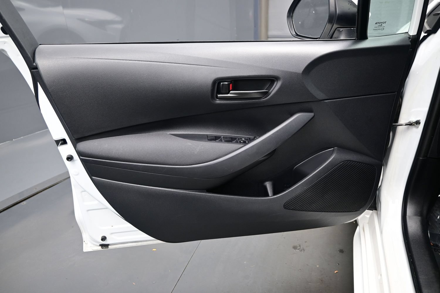 Used 2024 Toyota Corolla LE FWD image 9