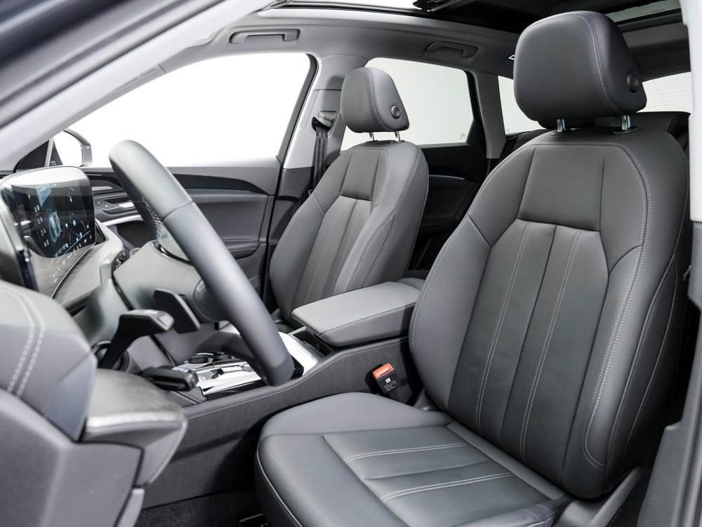 Certified 2025 Audi Q5 Premium Plus w/ Premium Plus AWD/4WD image 5