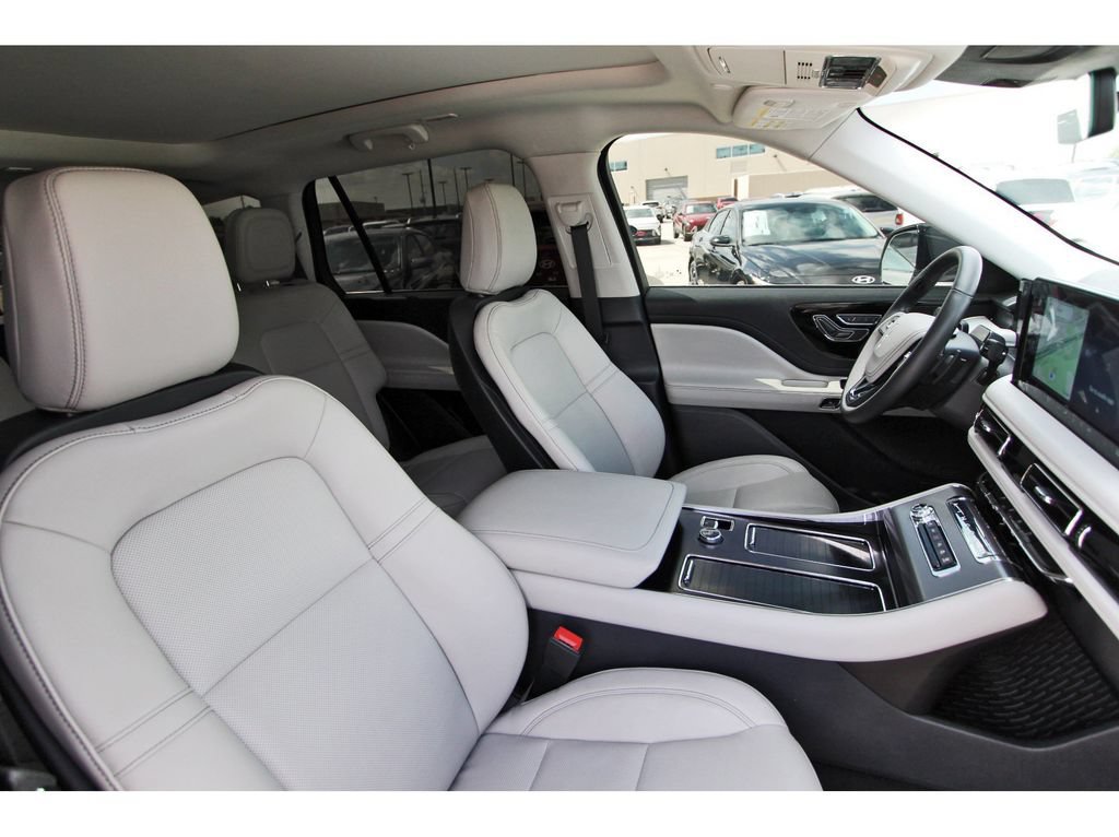 Used 2025 Lincoln Aviator 2WD image 30
