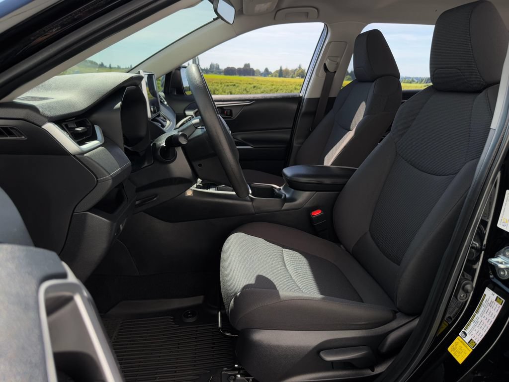 Certified 2023 Toyota RAV4 LE FWD image 9
